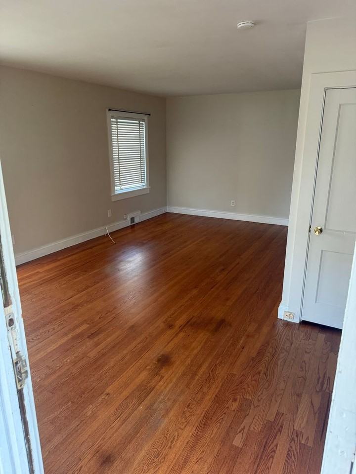 427 Grove St - Photo 3 of 9