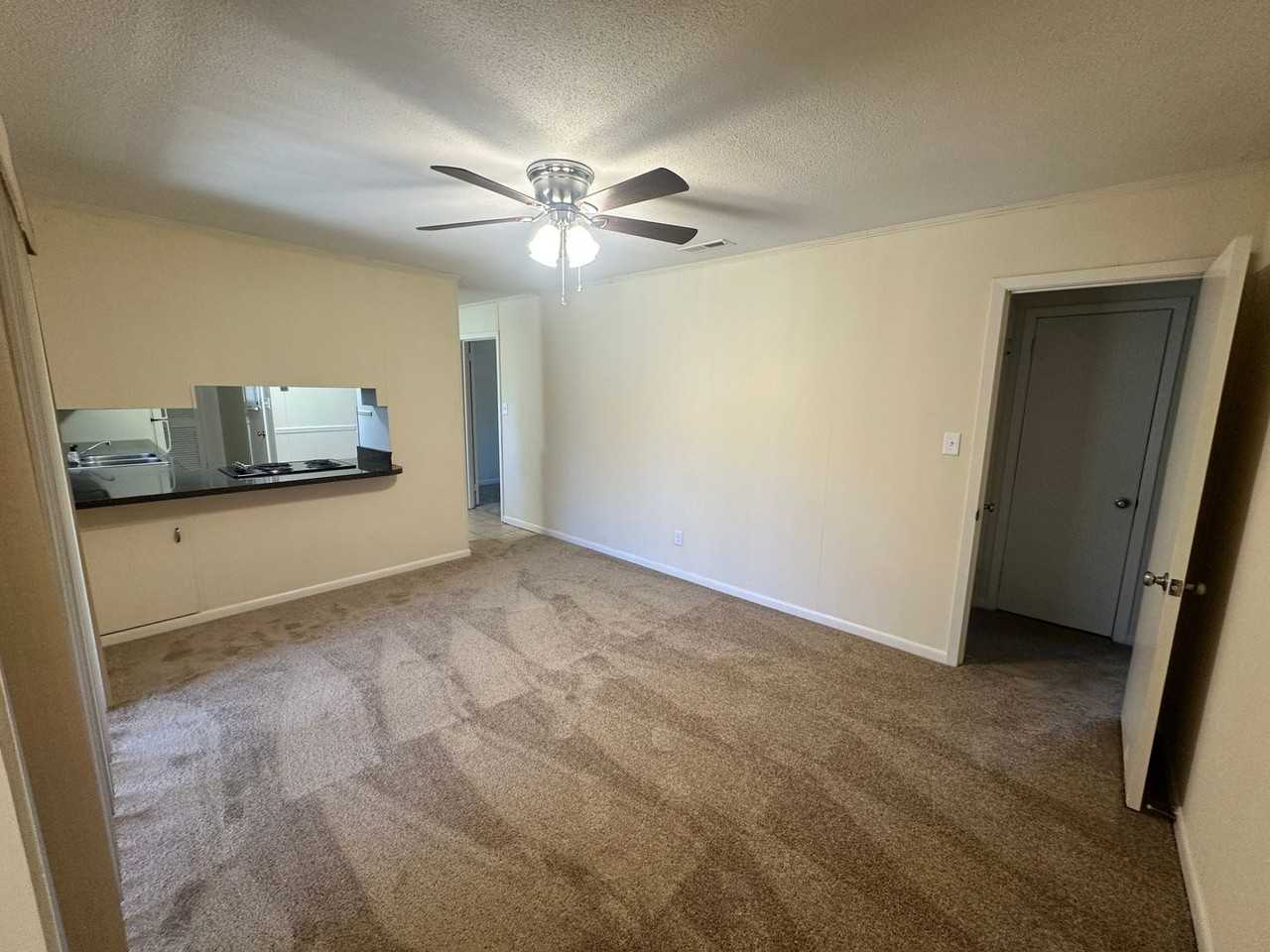 4110 Oak Dr - Photo 5 of 31