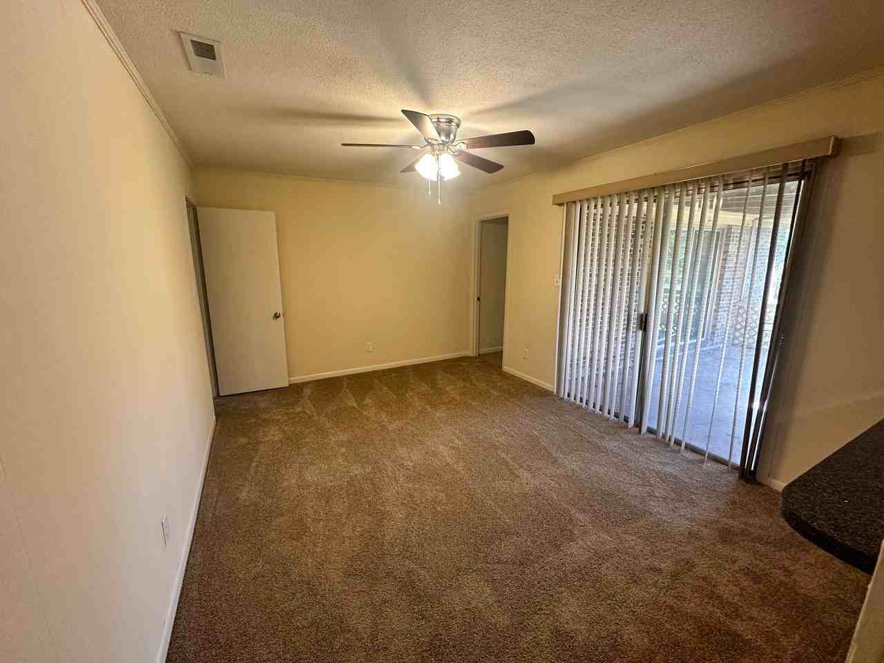 4110 Oak Dr - Photo 6 of 31