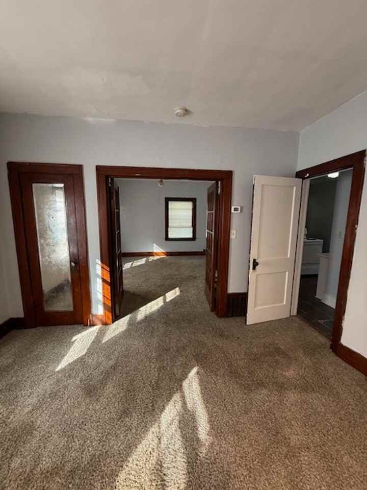 1610 Military Ave - Photo 2 of 8