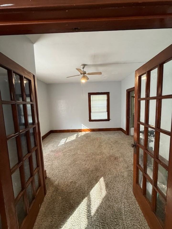 1610 Military Ave - Photo 3 of 8