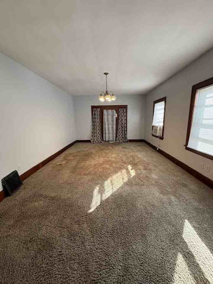 1610 Military Ave - Photo 4 of 8