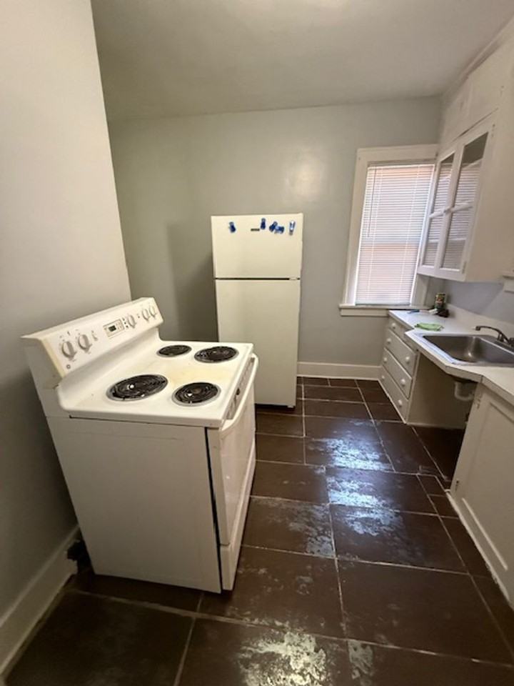 1610 Military Ave - Photo 5 of 8