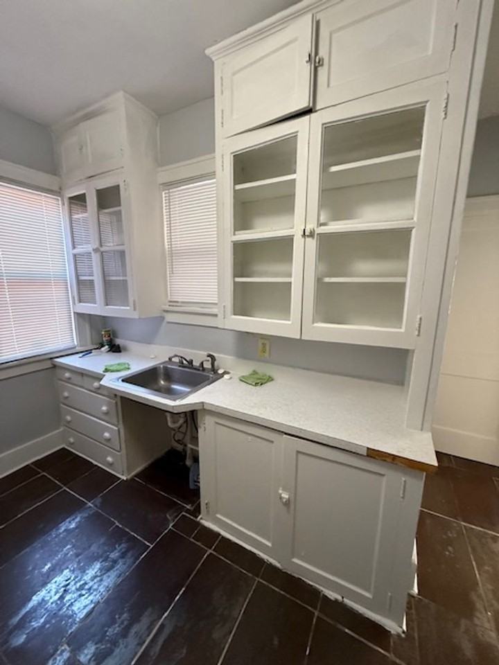 1610 Military Ave - Photo 6 of 8