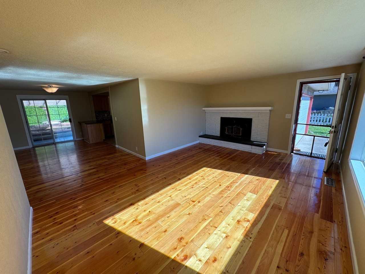 1725 Sunset Dr - Photo 3 of 18