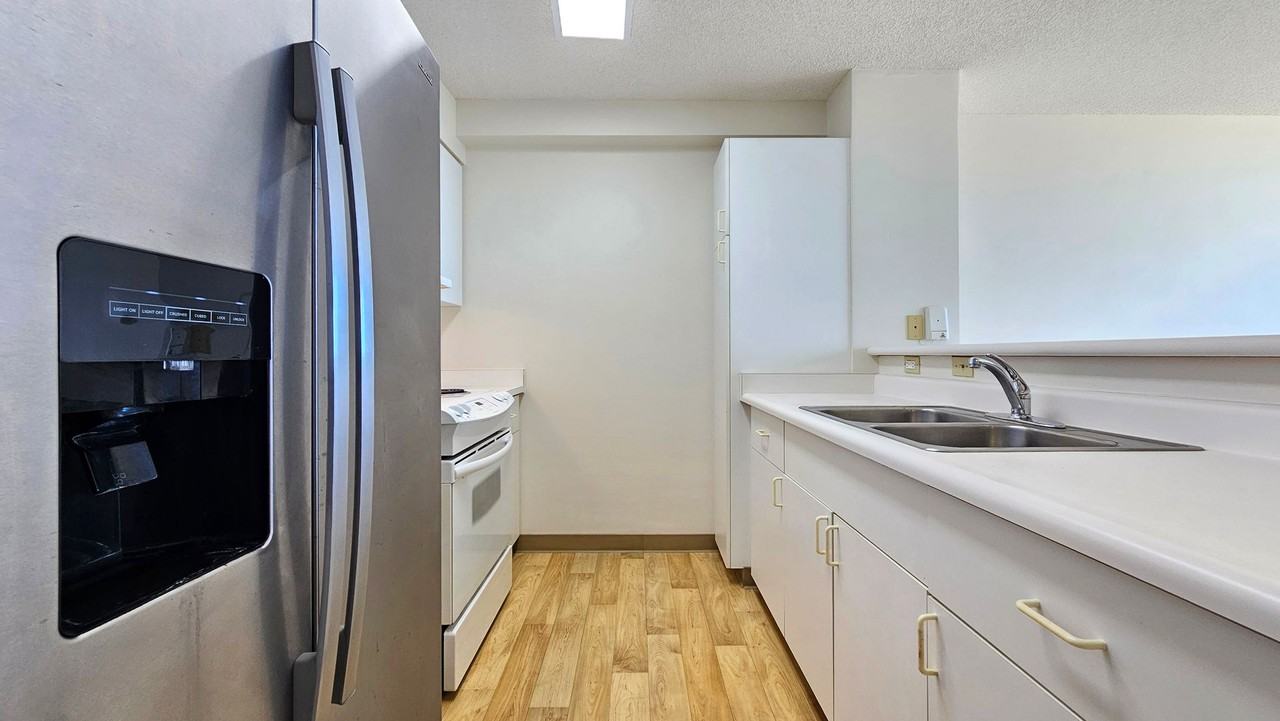 215 N King St #1605 - Photo 2 of 14