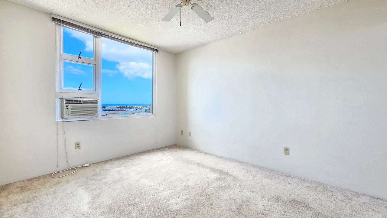 215 N King St #1605 - Photo 4 of 14