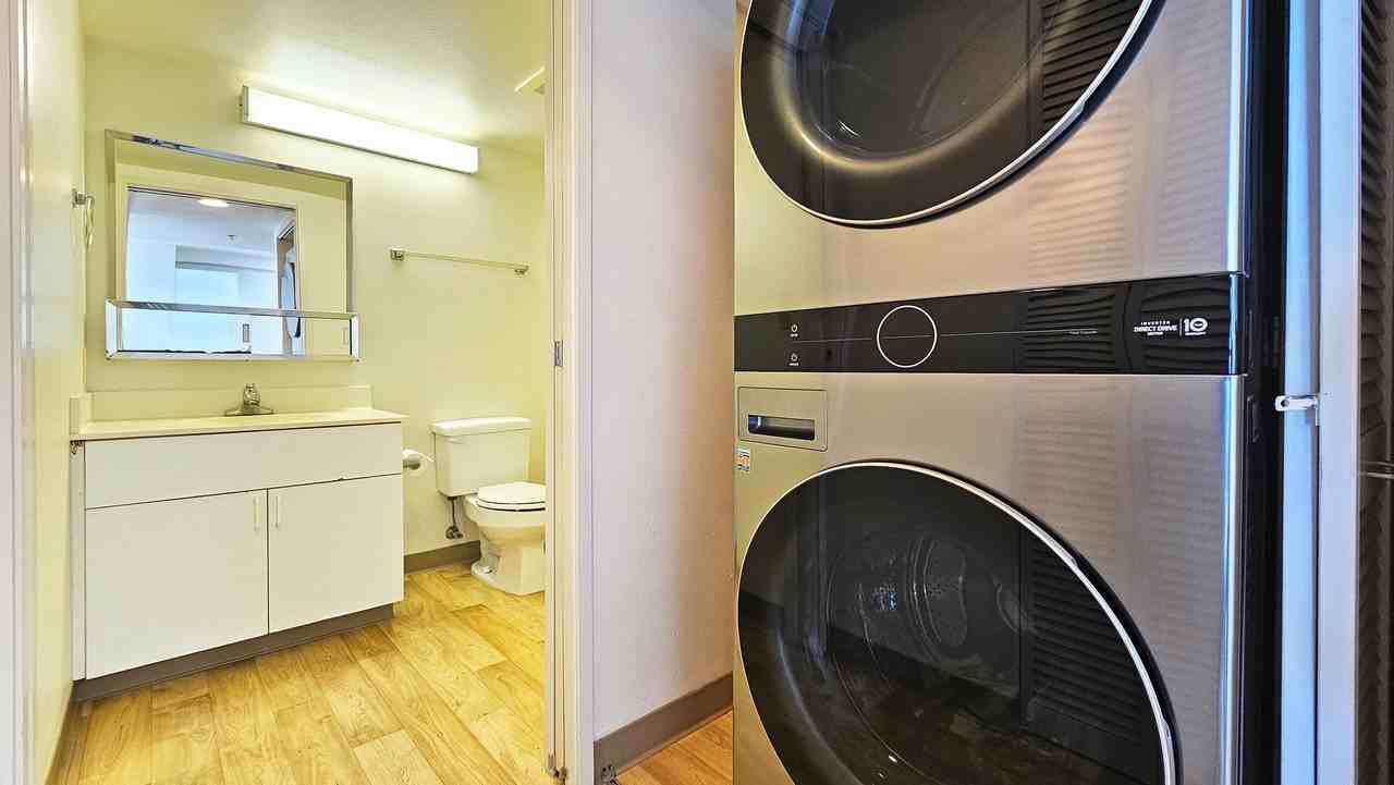 215 N King St #1605 - Photo 5 of 14