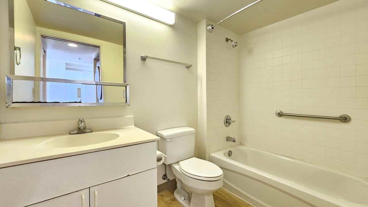 215 N King St #1605 - Photo 6 of 14