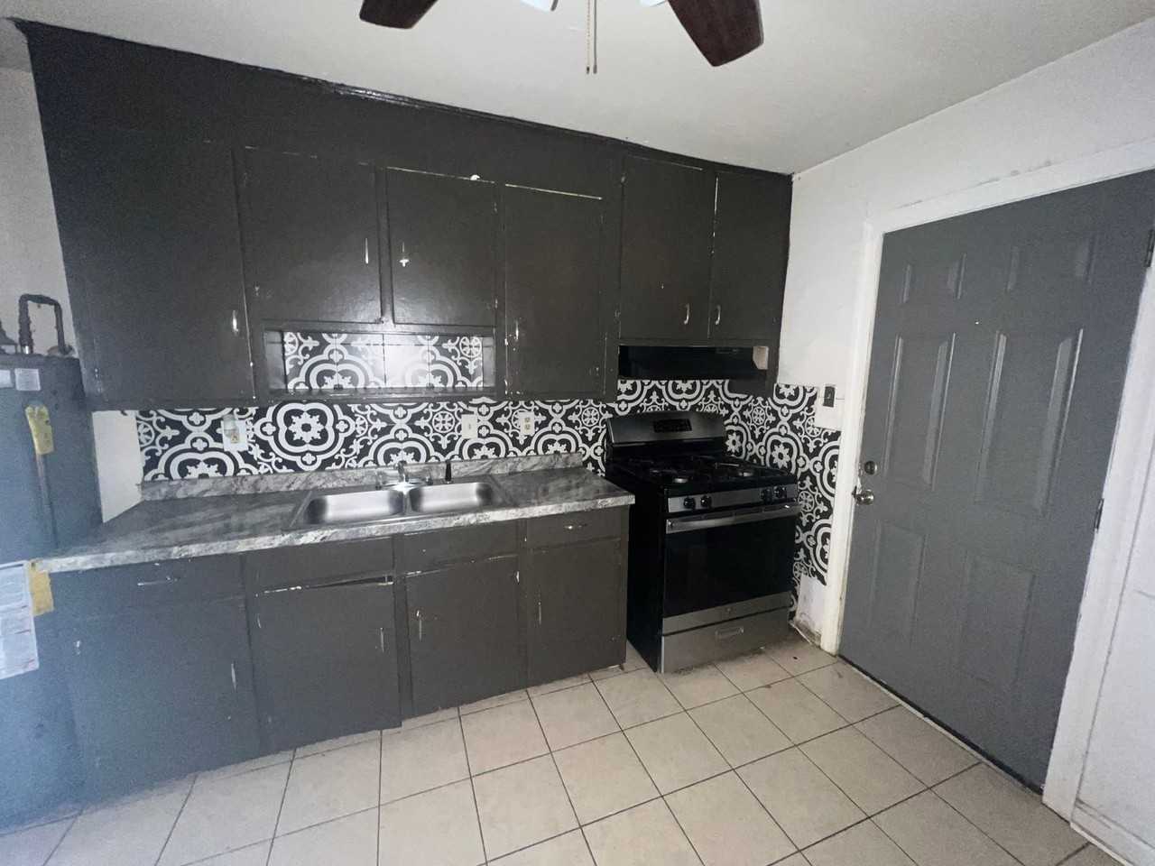 405 26th St E - Photo 5 of 12
