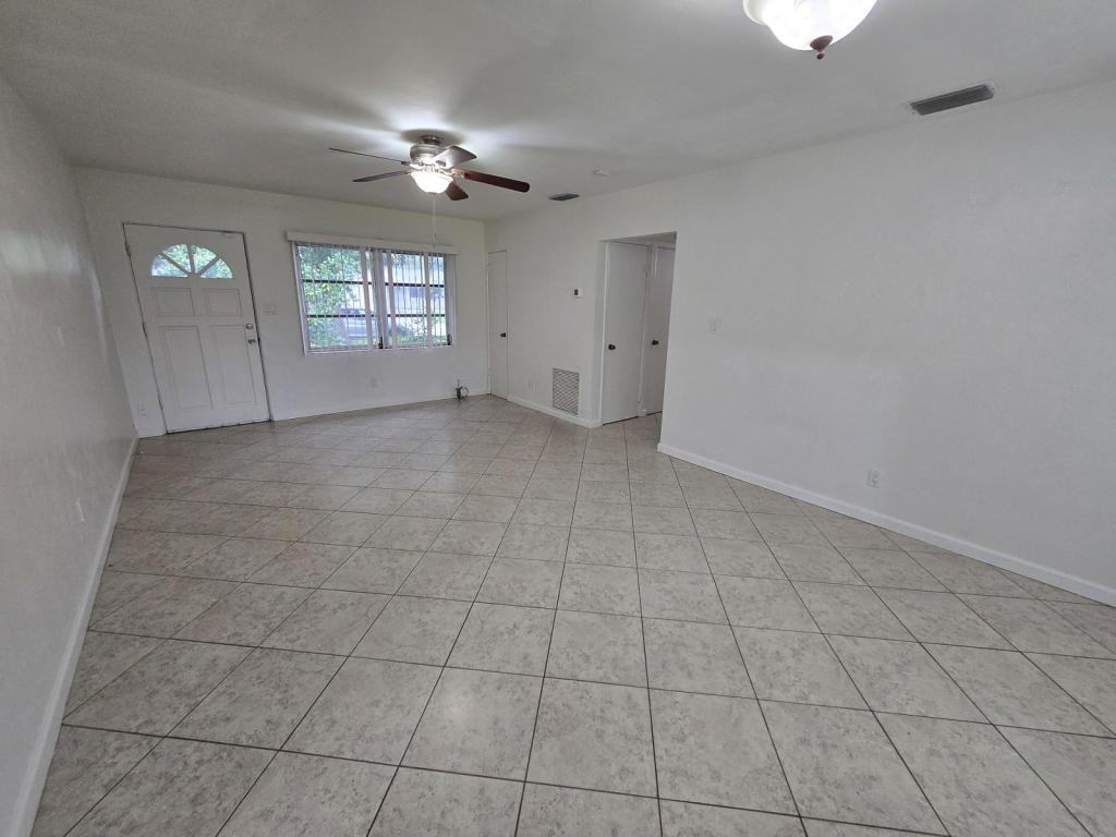 917 Fremont Ave - Photo 4 of 19