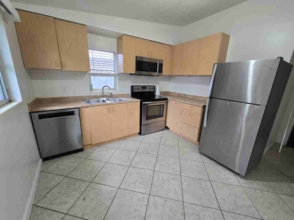 917 Fremont Ave - Photo 6 of 19