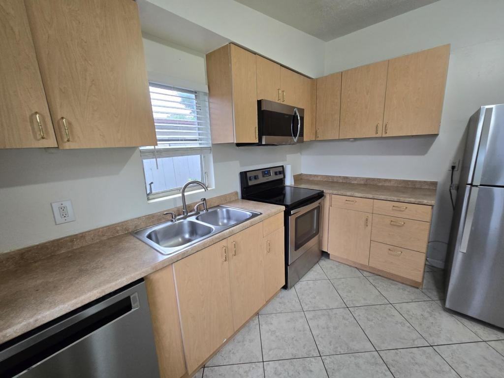 917 Fremont Ave - Photo 7 of 19