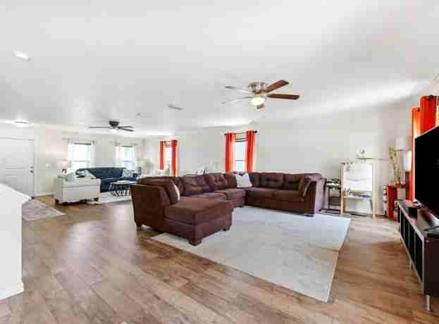 12925 Keefer Ct - Photo 2 of 20