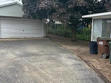 1005 Mcdowell St - Photo 4 of 11