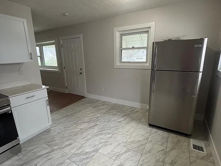1005 Mcdowell St - Photo 5 of 11