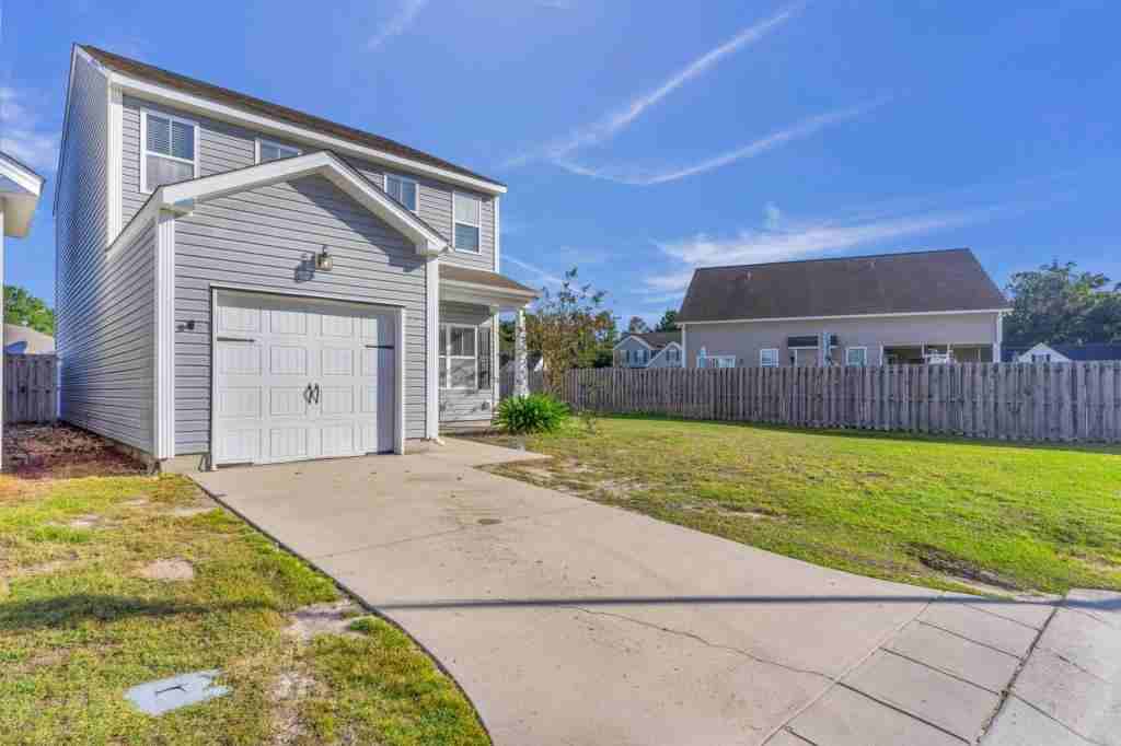 69 Thornbury Dr - Photo 3 of 30