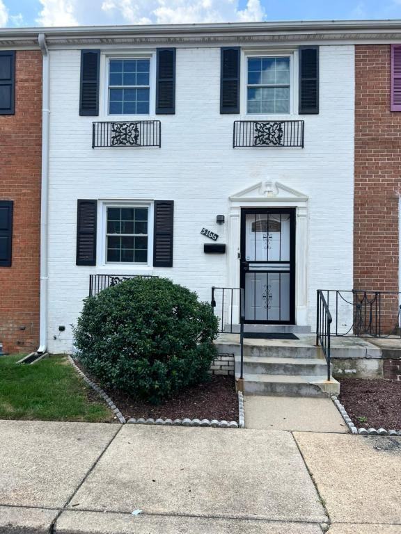 5166 Clacton Ave - Photo 2 of 33