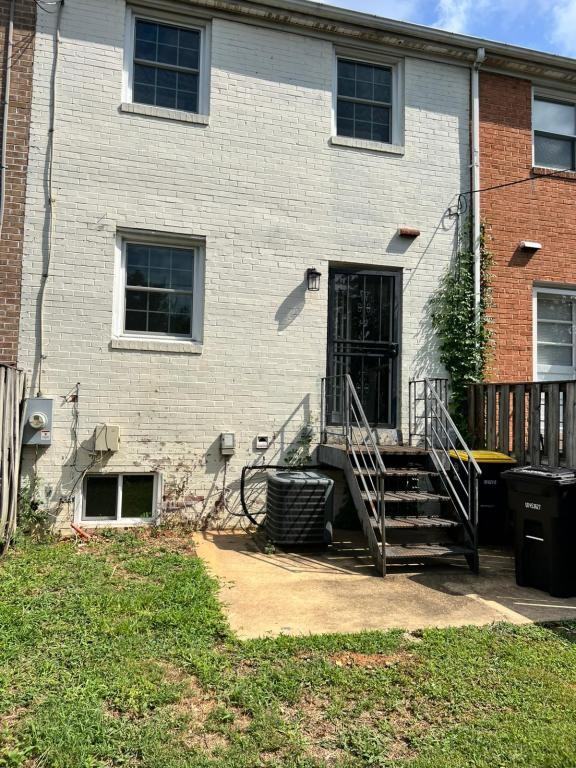 5166 Clacton Ave - Photo 3 of 33