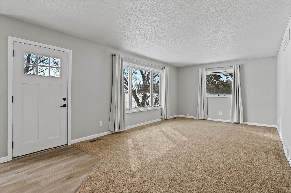 9402 65th St Ne - Photo 3 of 34