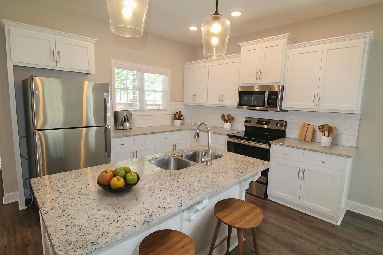 33 Grove Cir - Photo 6 of 23