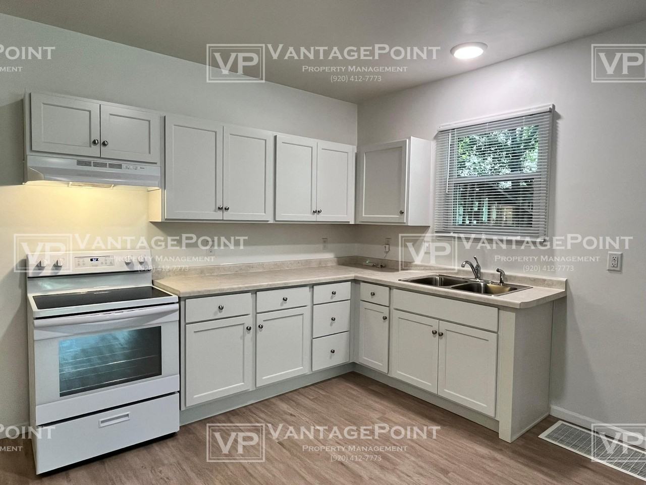 838 11th Ave - Photo 3 of 9