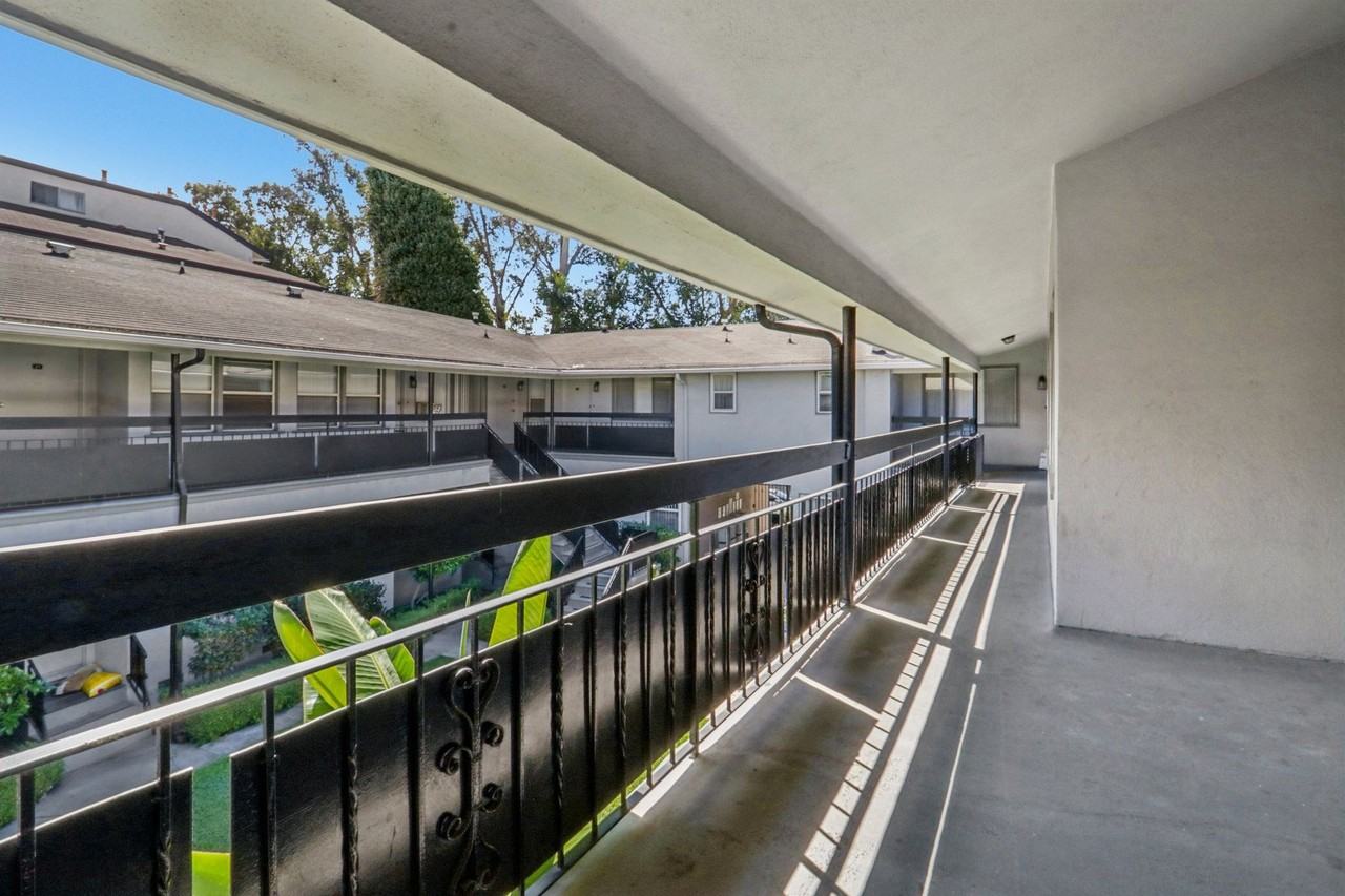 652 Veteran Ave - Photo 7 of 31