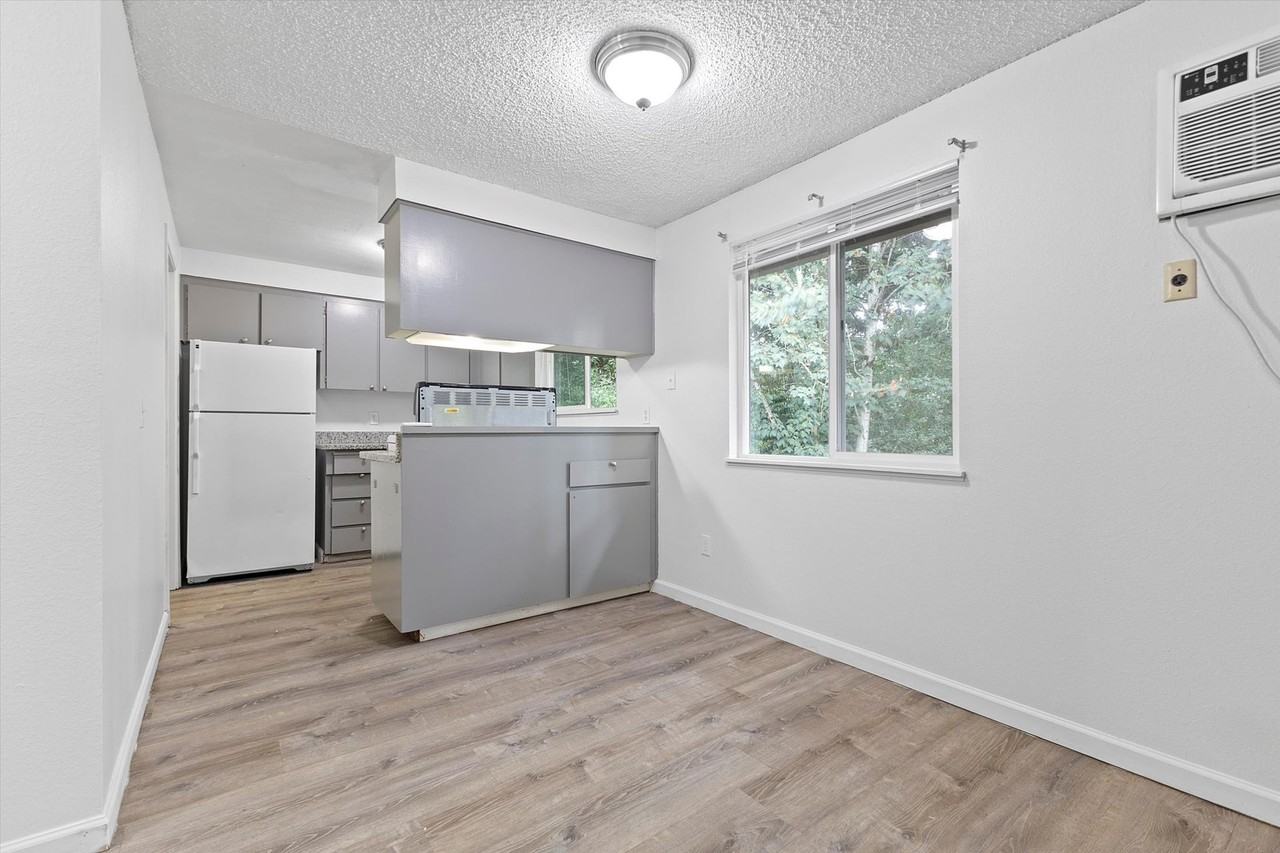 Anchor Apartments - Photo 4 of 50