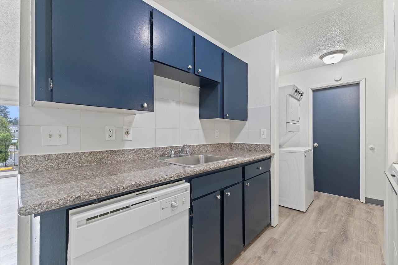 Alder Royal Apartments - Photo 2 of 34