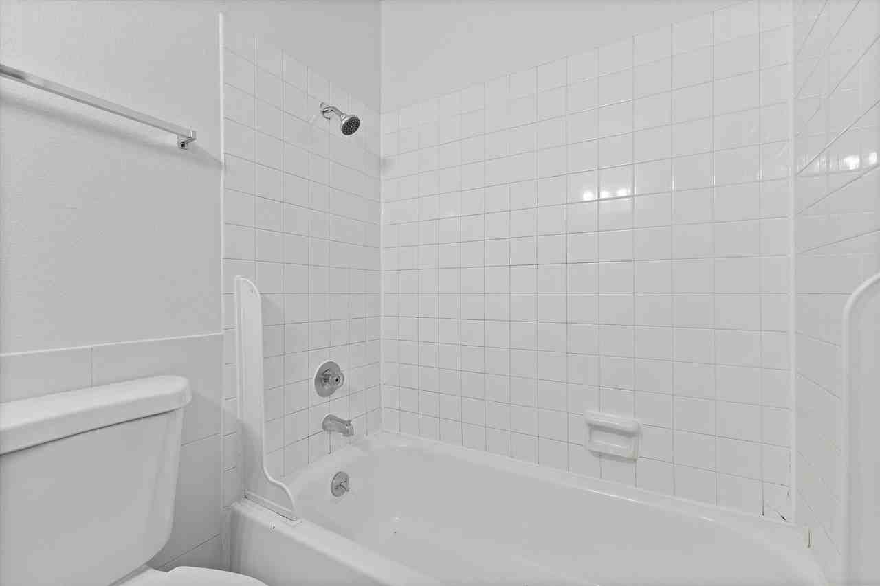 Alder Royal Apartments - Photo 6 of 34