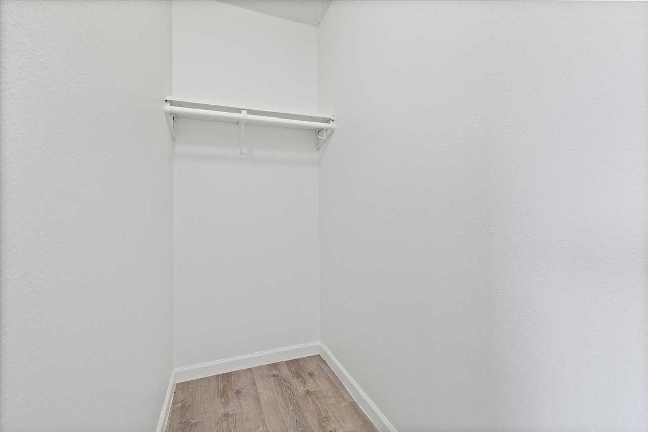 Alder Royal Apartments - Photo 7 of 34