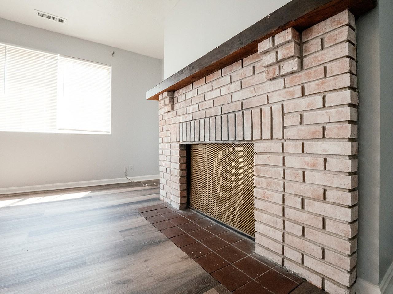 751 Northland Blvd #4 - Photo 5 of 10