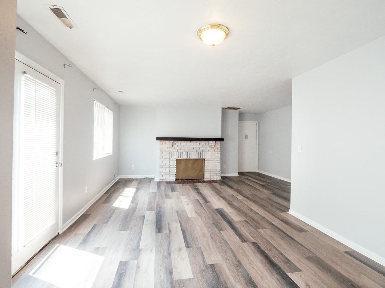 751 Northland Blvd #4 - Photo 4 of 10