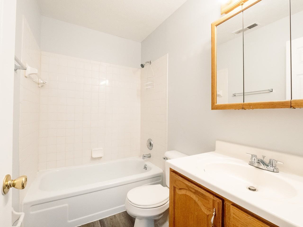 751 Northland Blvd #4 - Photo 3 of 10