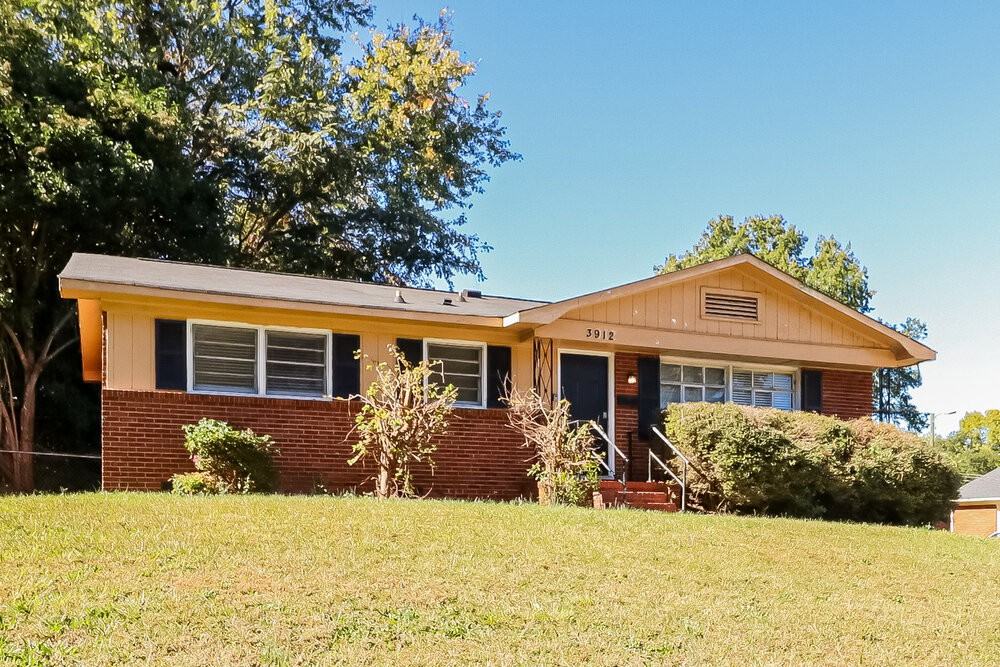 3912 Broadview Dr - Photo 3 of 16