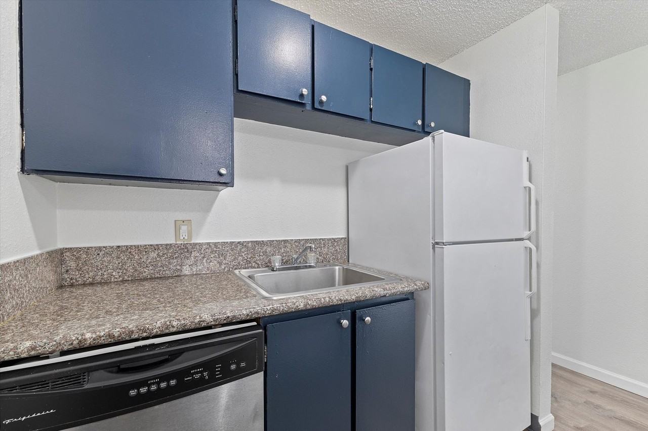 Anchor Apts - Photo 7 of 13