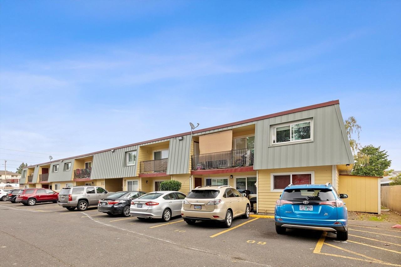 Executive East - Photo 2 of 16