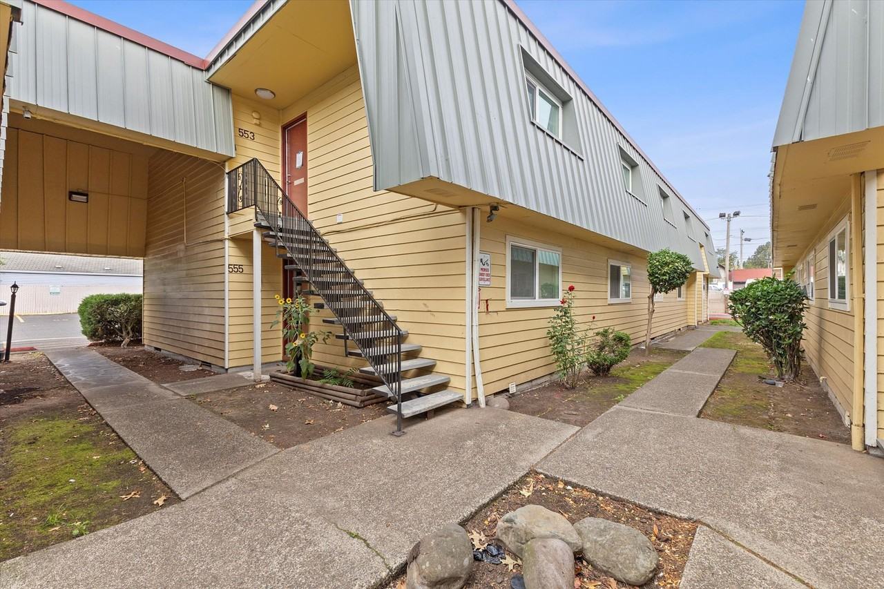 Executive East - Photo 3 of 16