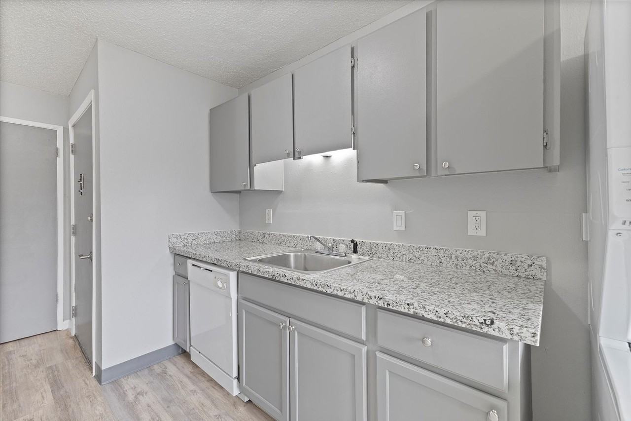 Executive East - Photo 4 of 16