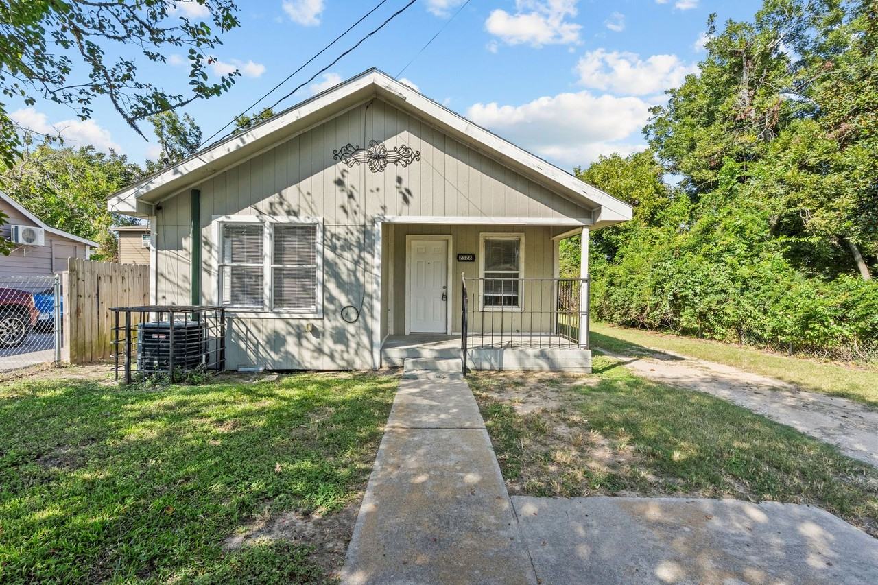 2328 Boss St. - Photo 2 of 18