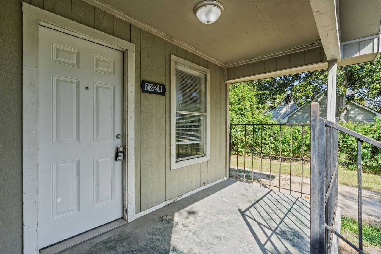 2328 Boss St. - Photo 3 of 18