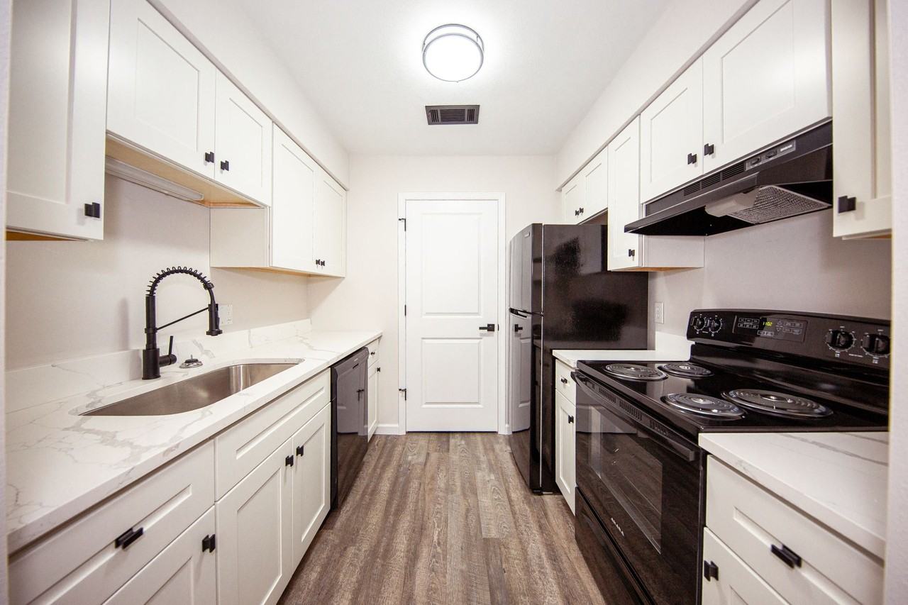 Shadow Ridge Apartments - Photo 4 of 14