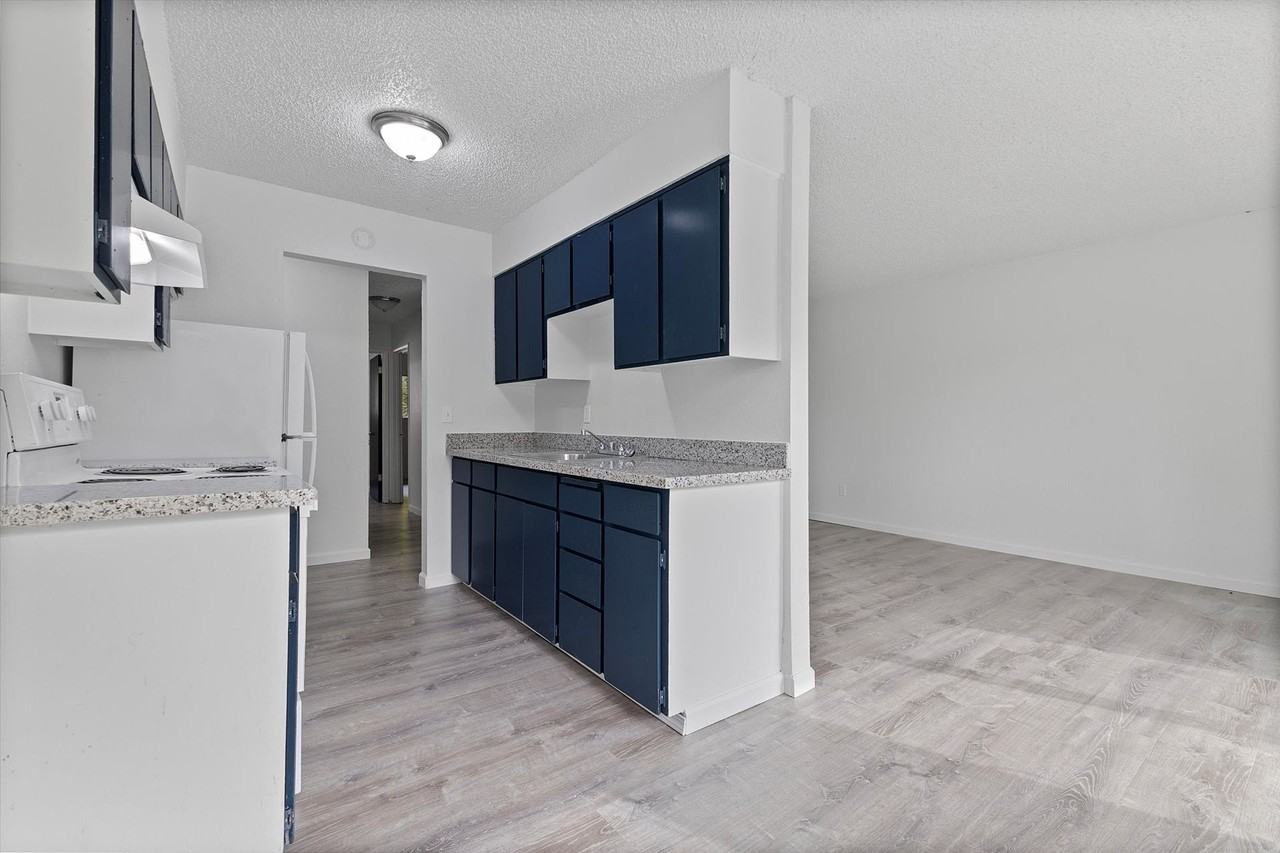 Treecrest 162nd - Photo 7 of 14