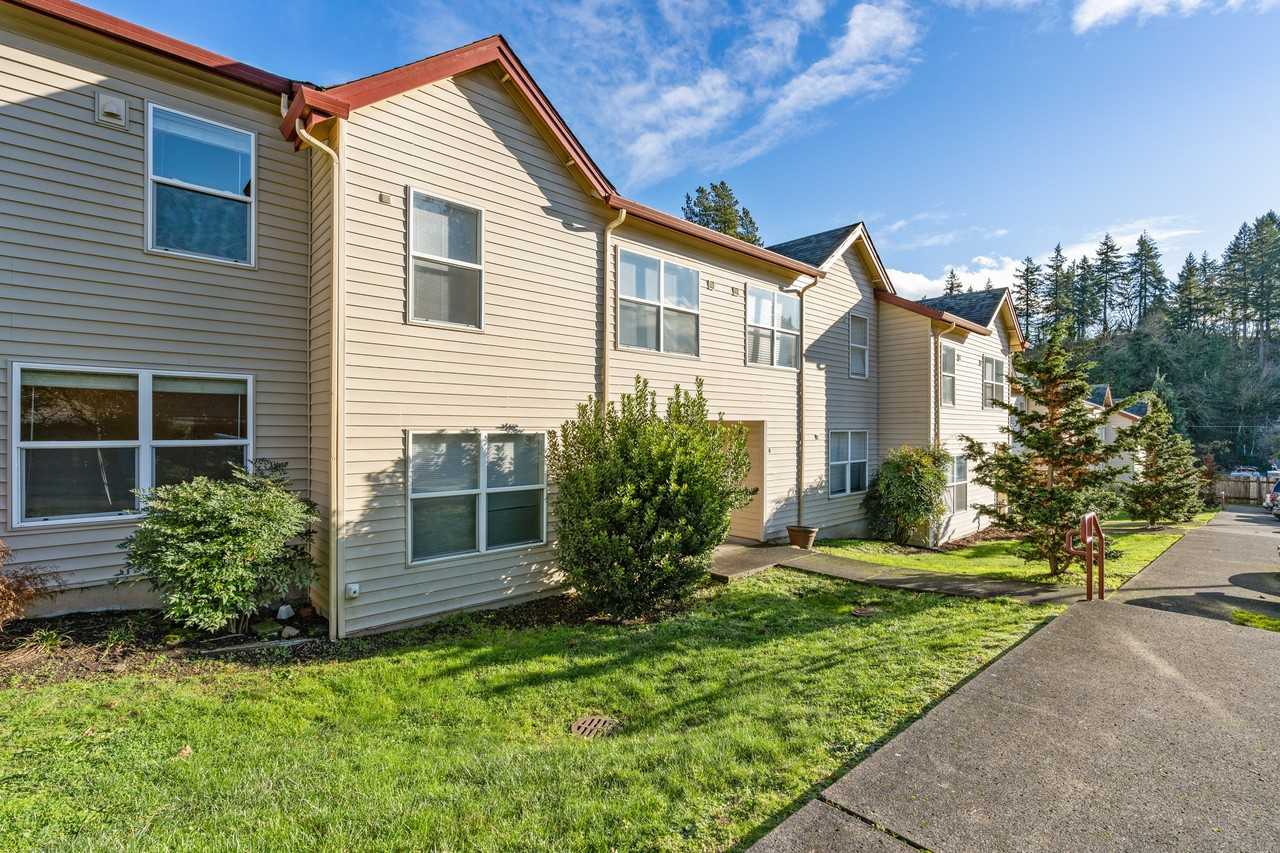 940 Nw 7th Ave #4 - Photo 5 of 50