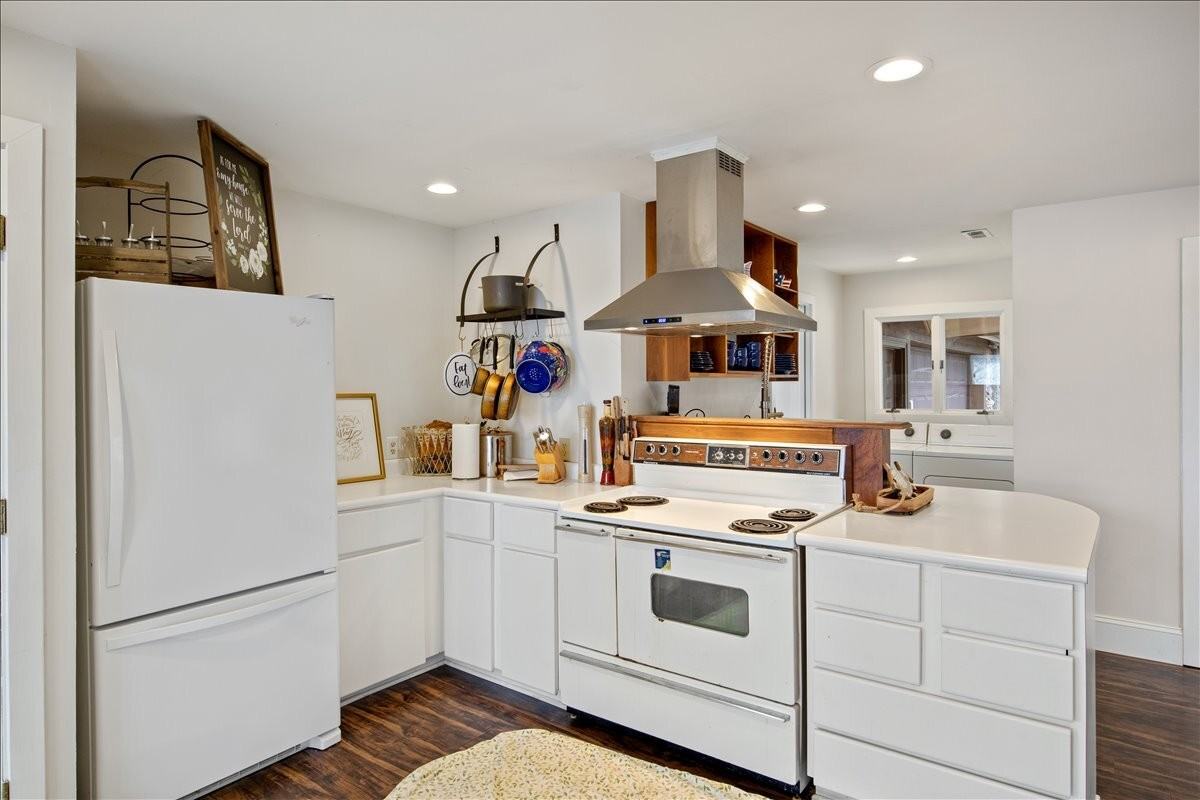 1408 Crystal Springs Rd - Photo 5 of 50