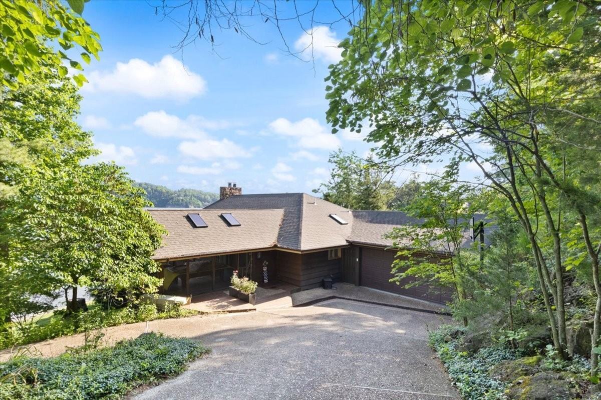 1408 Crystal Springs Rd - Photo 6 of 50