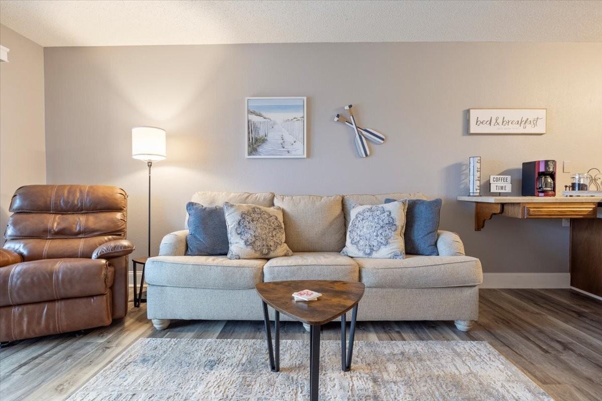 1554 Harbor Pt #1 - Photo 6 of 50