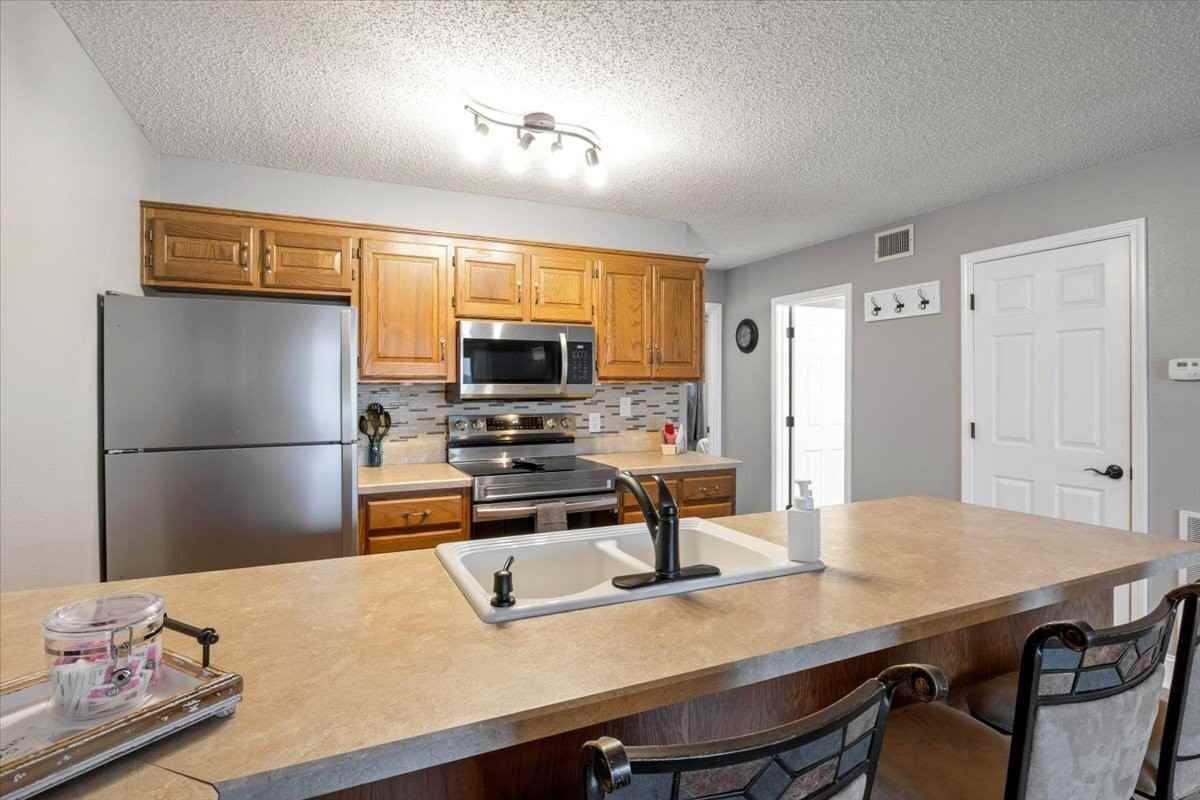 1554 Harbor Pt #1 - Photo 3 of 50