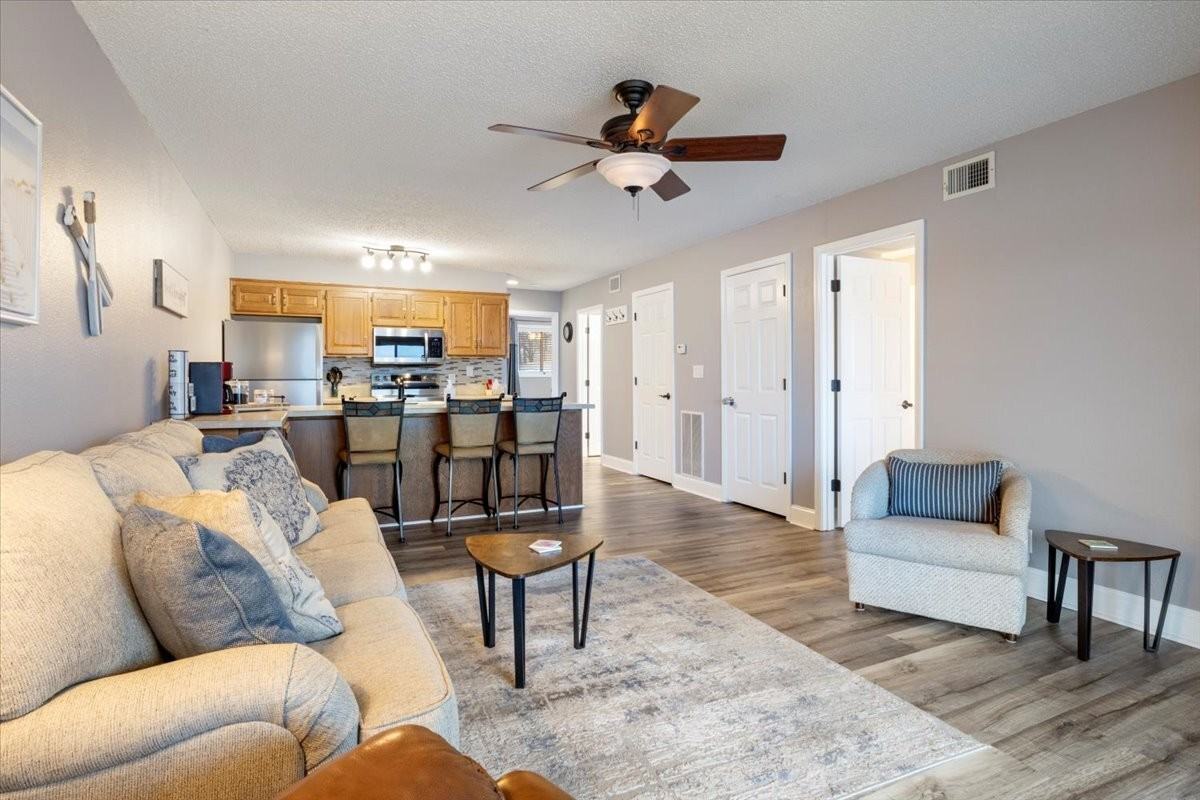 1554 Harbor Pt #1 - Photo 5 of 50