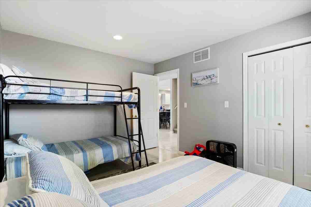 284 Austin Cir - Photo 3 of 50